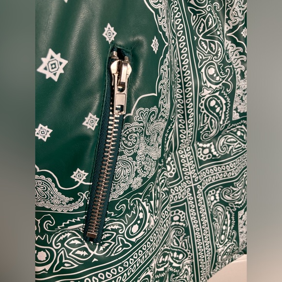 PrettyLittleThing Green Unisex Paisley PU Extreme Oversized Puffer Coat Size XXL - Picture 15 of 16